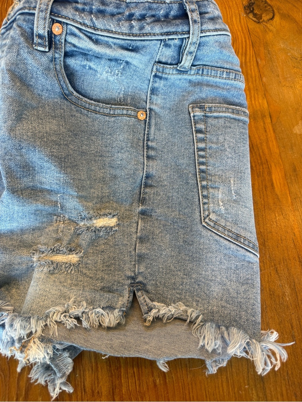 We The Free Curvy High-Waist Distressed Denim Shorts - Light Blue Size 27 - Picture 4 of 8